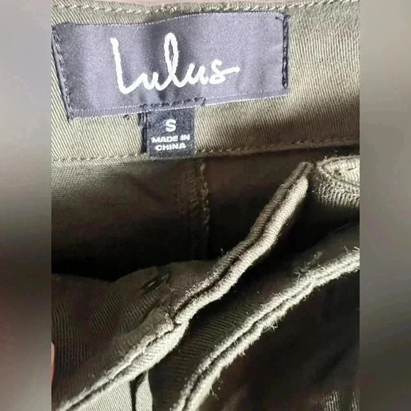 Lulu's Leo Olive Green Tie-Waist Cropped Pants EUC - Picture 8 of 10